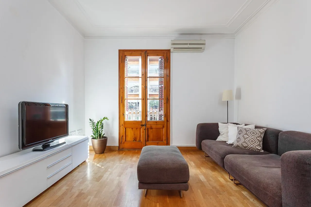 Flateli Aribau location