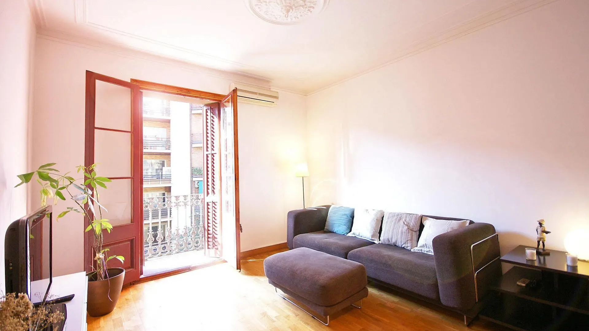 Flateli Aribau Apartment Barcelona